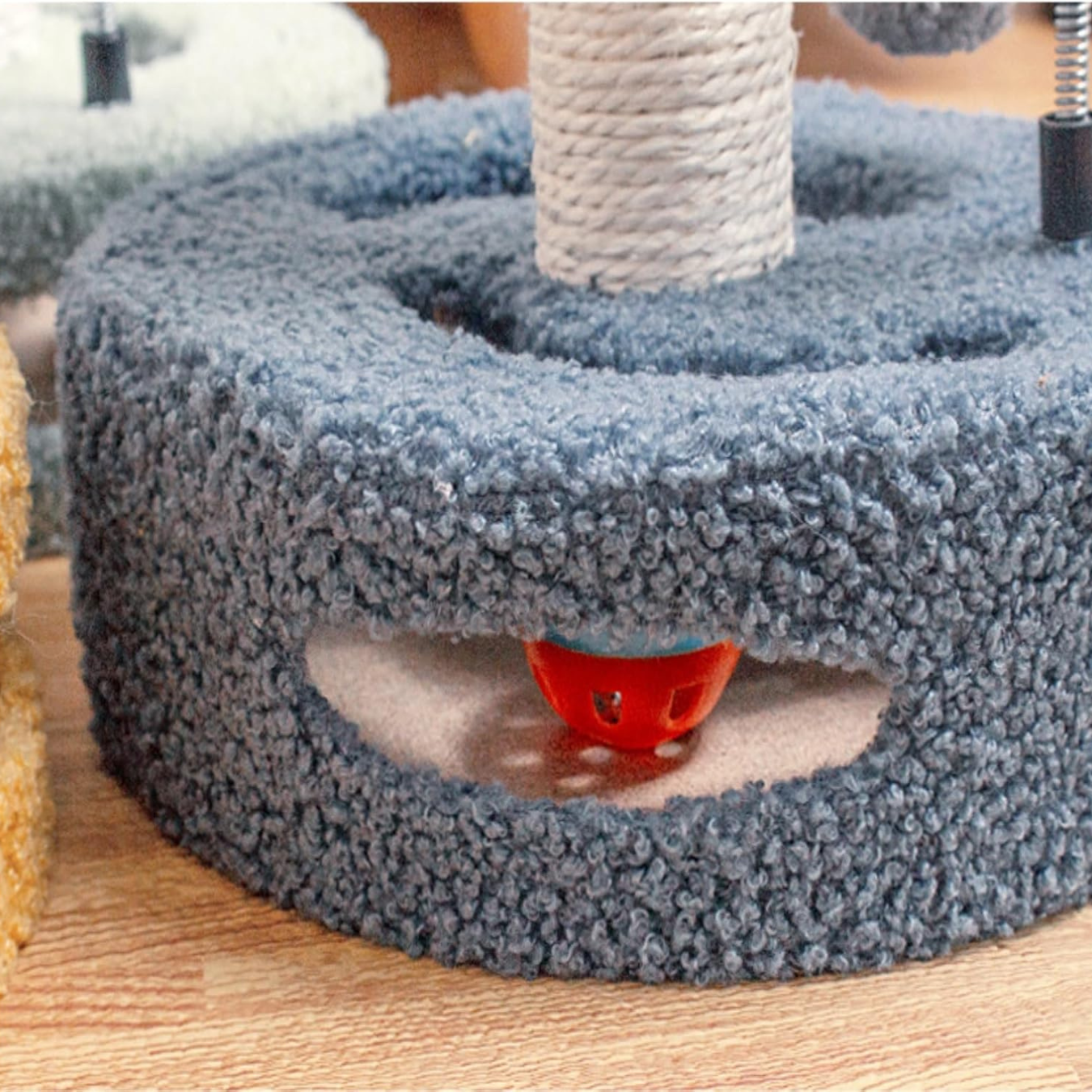 Petit arbre à chat tour – Griffoirs, plateforme de saut et balle de jeu