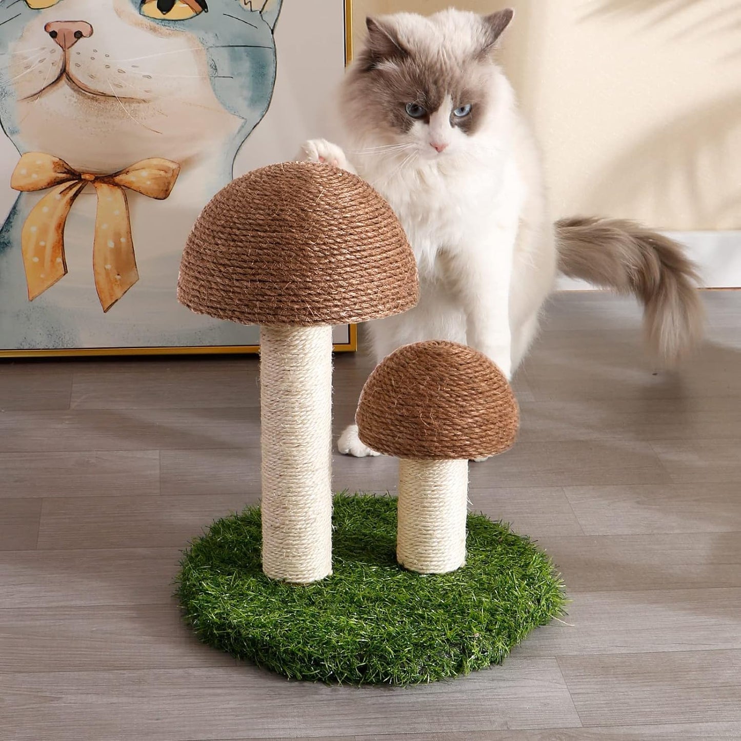 Arbre à chat en sisal naturel avec un adorable motif de champignon