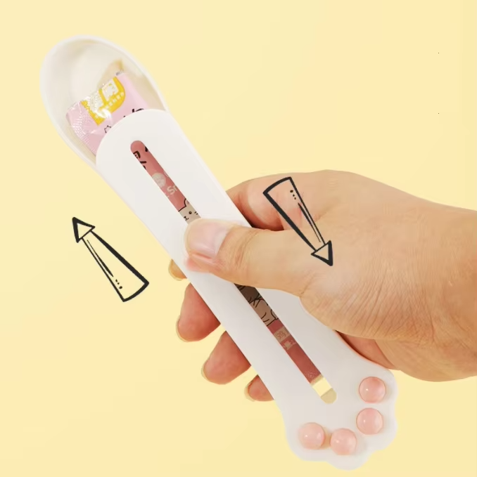 Cuillère Distributrice pour Chat – Tête Souple pour Nourriture Humide