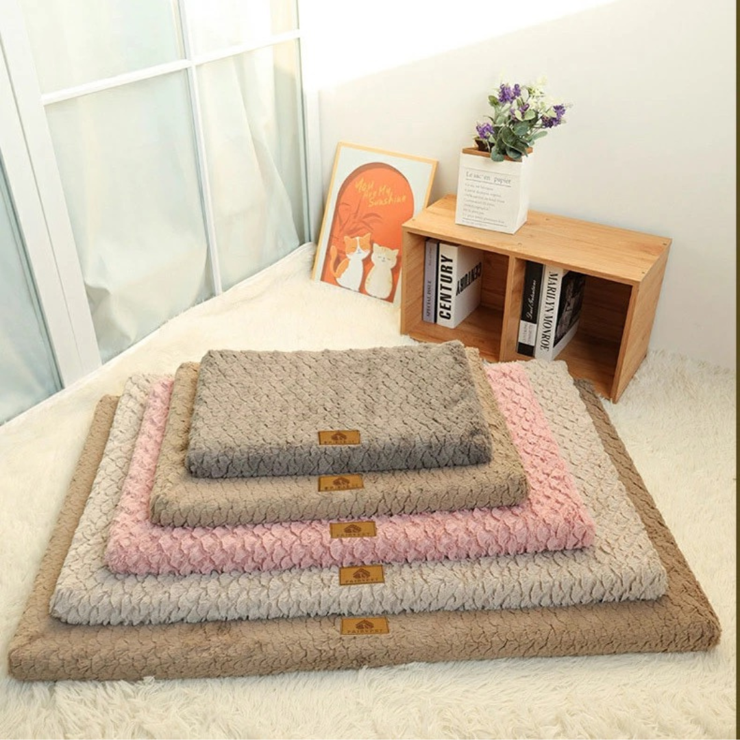 Large Plush Dog Bed – Soft, Washable & Anti-Slip Mat