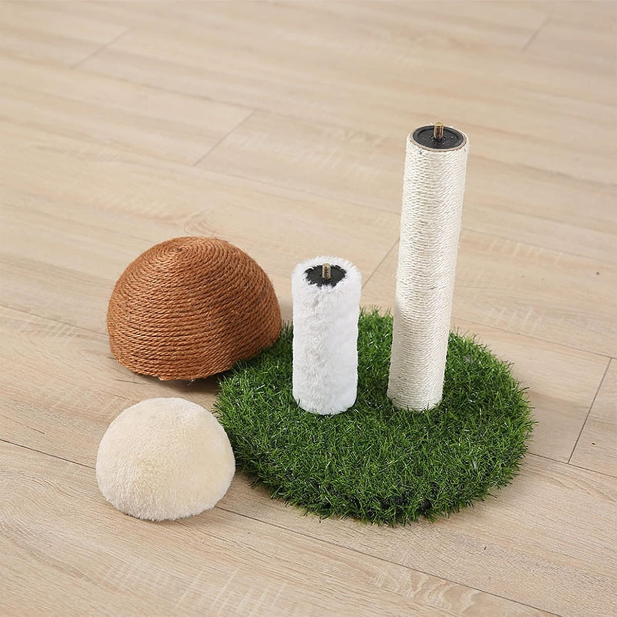Arbre à chat en sisal naturel avec un adorable motif de champignon